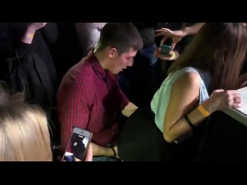 ❤️ sex tūturu i roto i te nightclub Russian. 18-tau-tawhito Russian kotiro i roto i te nono me te tara fucked i roto i te nightclub ️❌ Ataata whakaeneene i mi.pornodil.ru ❌️❤